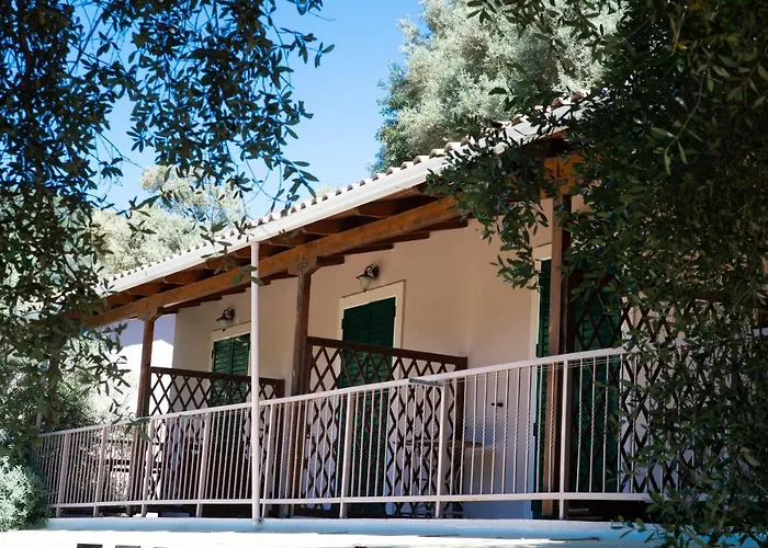 Welcome In * Μικρός Γιαλός